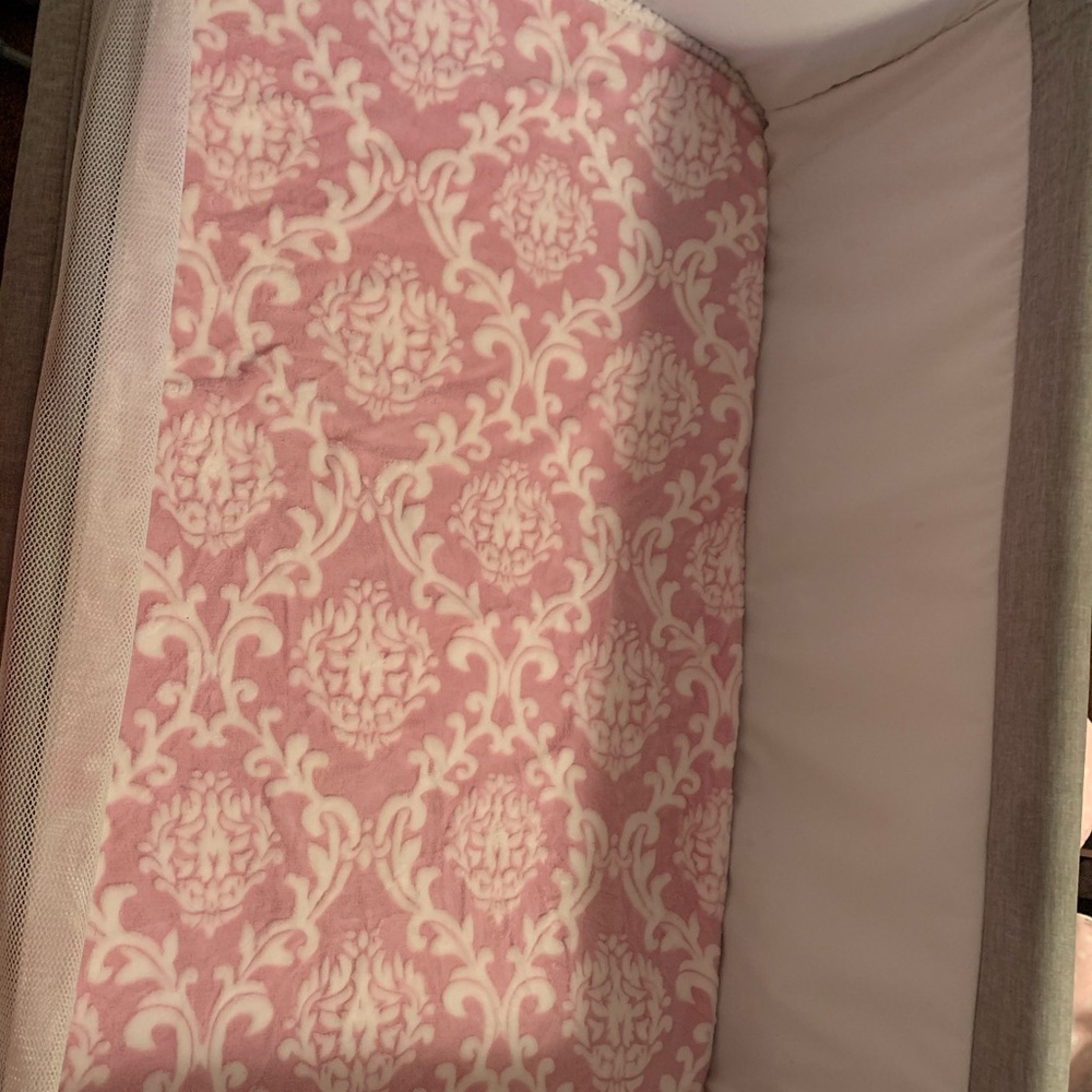 Bassinet - Picture 2 of 8